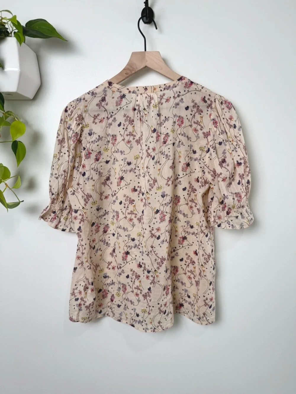 ba&sh Floral Blouse Pintuck Boho Top Short Sleeve Button Front Ivory Cotton 2 - Picture 5 of 8